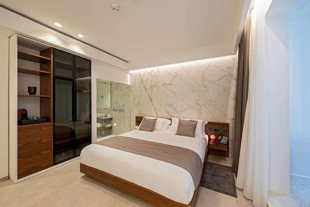 Maltes, Deluxe, Queen Bed, Street View, Balcony، The Capital Boutique Hotel Valletta 3/4