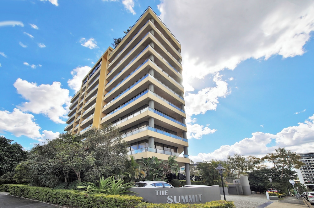 The Summit Apartments 9/67