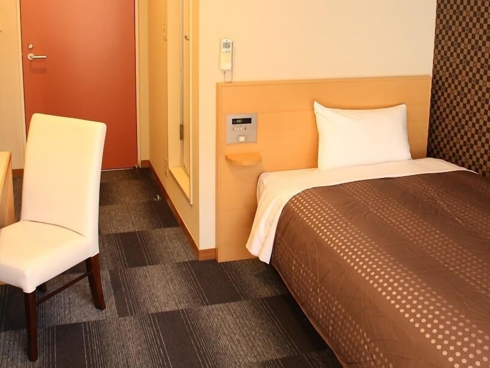 ROOM, SINGLE