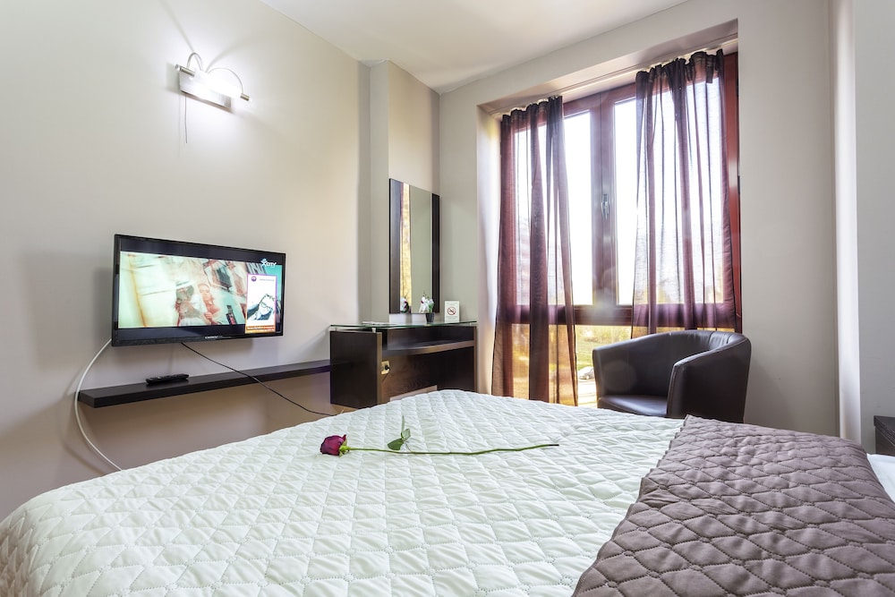 FAMILY, APARTMENT, 2 QUEEN BEDS, SOFA