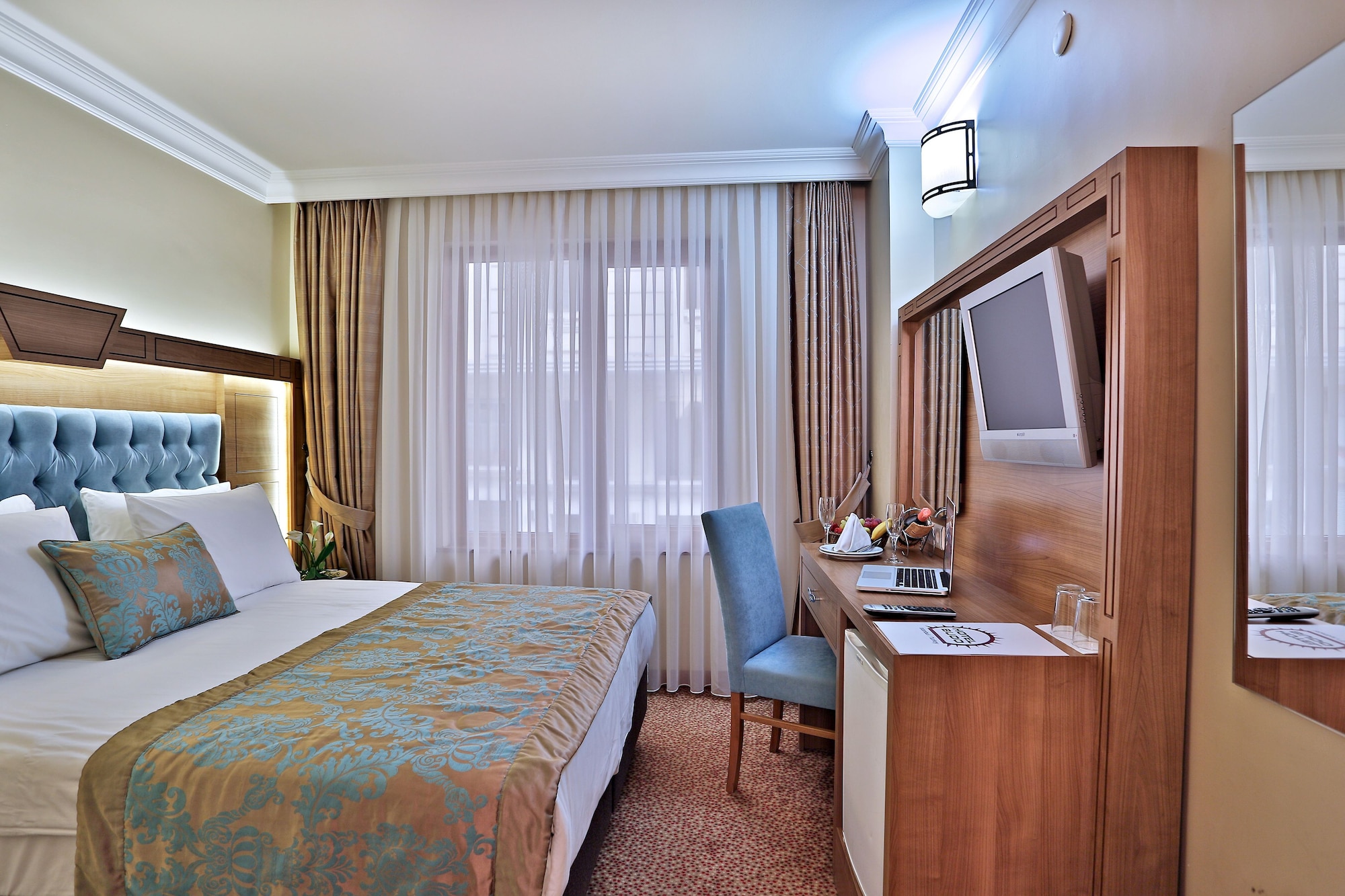 Suite, Corner