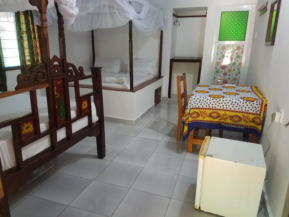 Baraka Aquarium Bungalows 7/42