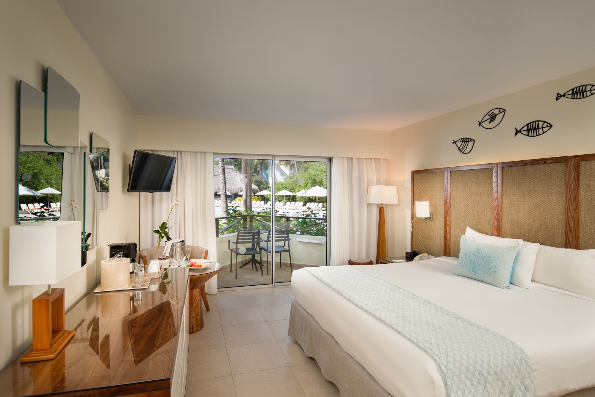 ROOM, POOL VIEW