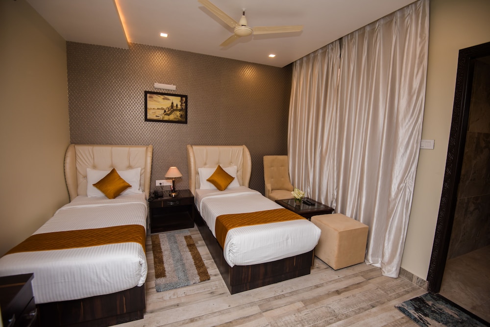 Zo Rooms Assi Ghat Shivala Market 11/49