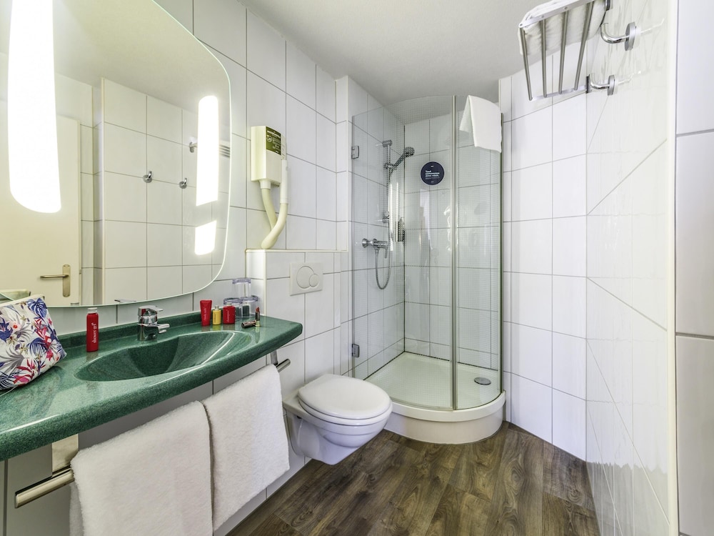 Ibis Lausanne Crissier 49/49