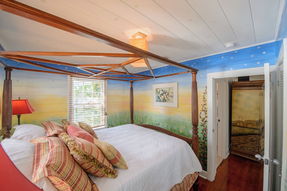 1 Bedroom, Serenity, Suite, Queen Bed, Sofa, Kitchenette, Pool Access, Ground Floor
