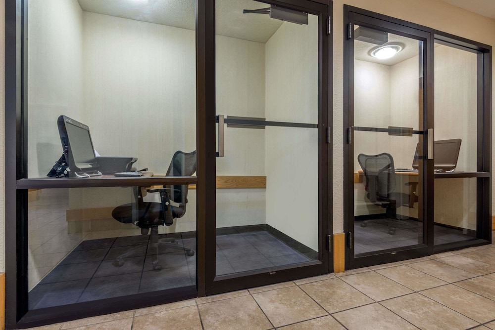Ramada by Wyndham Columbus North 36/39