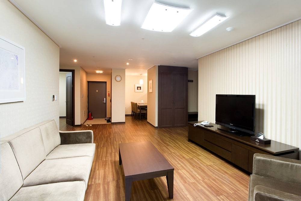 Mayhills Resort 36/50