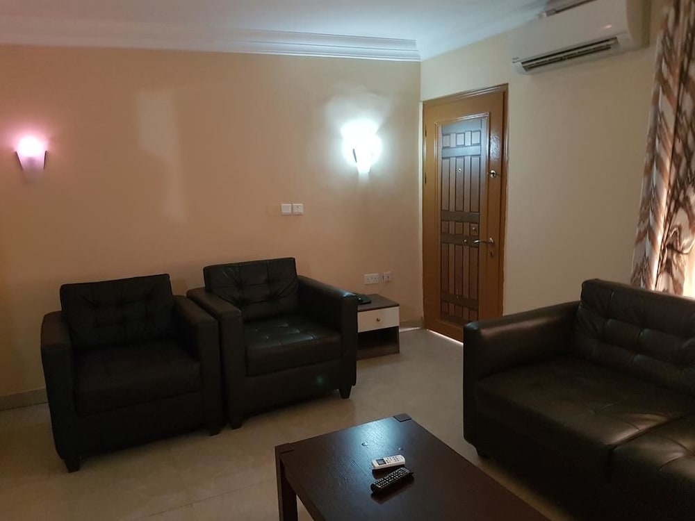 Emzrel Hotel & Suites 7/14