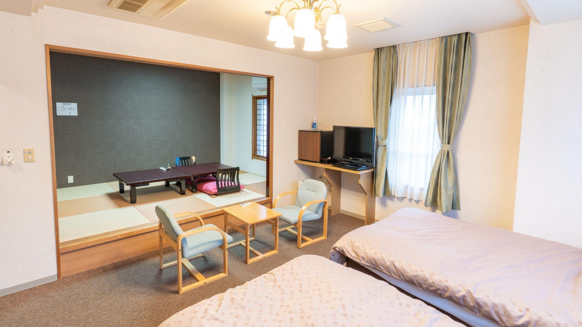 Semi Western, Twin Beds, Tatami