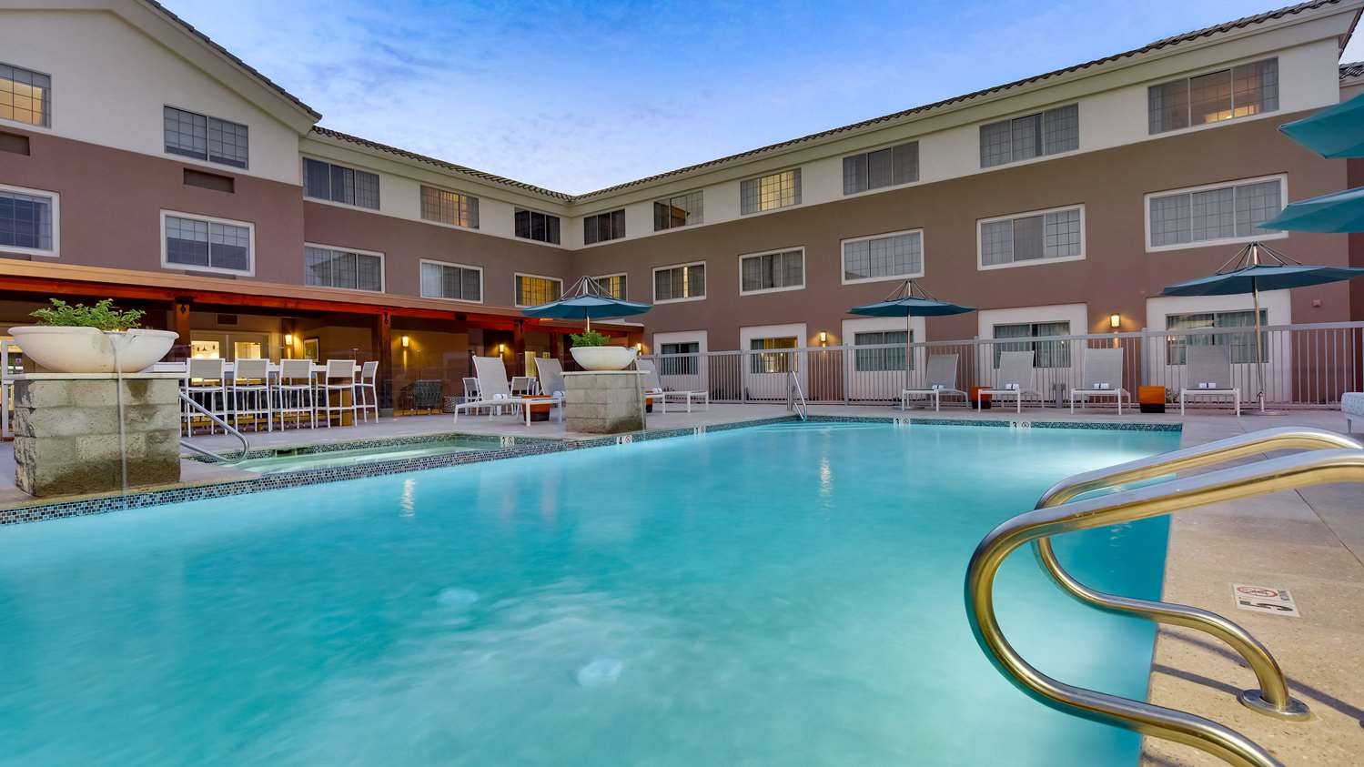 Aiden by Best Western Scottsdale North 12/12