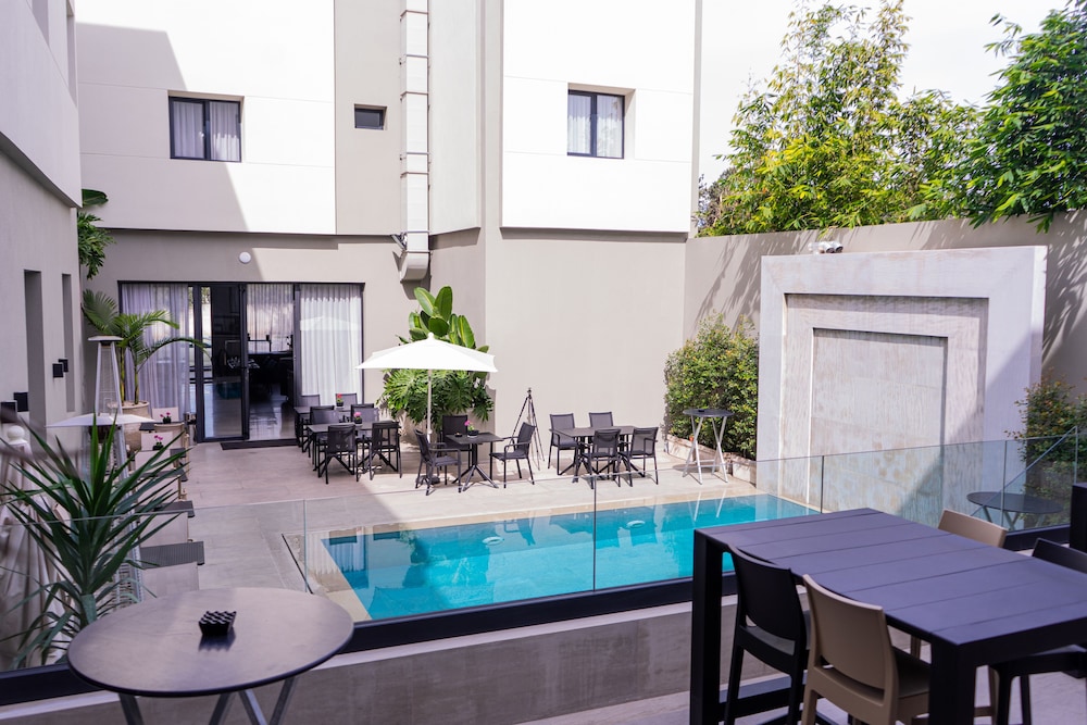 Urban Hotel and Spa 32/33