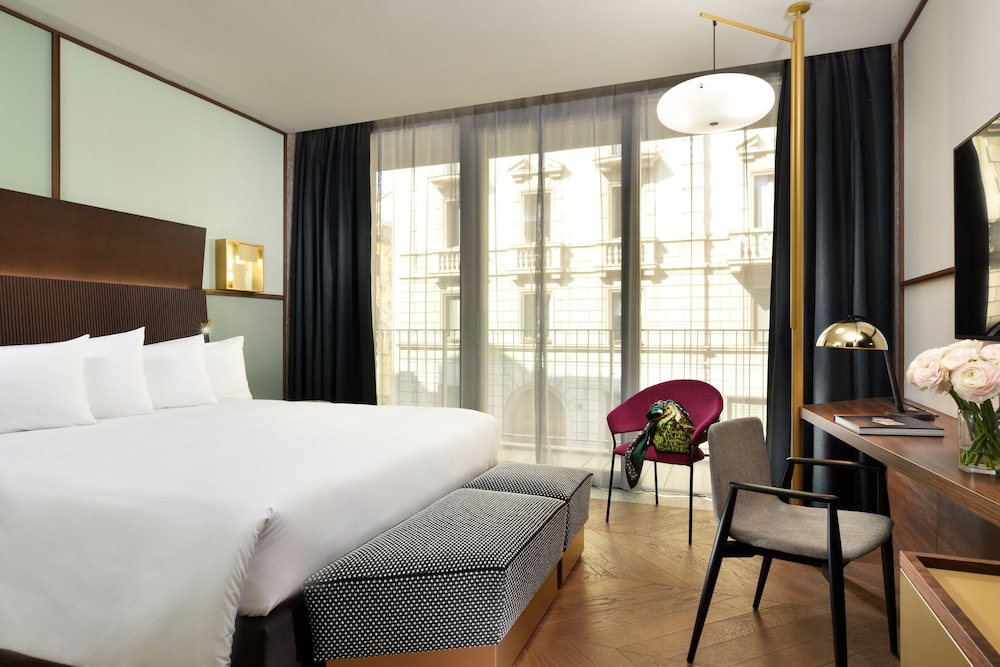 DELUXE, TWIN BEDS, WITH EXTRA BED