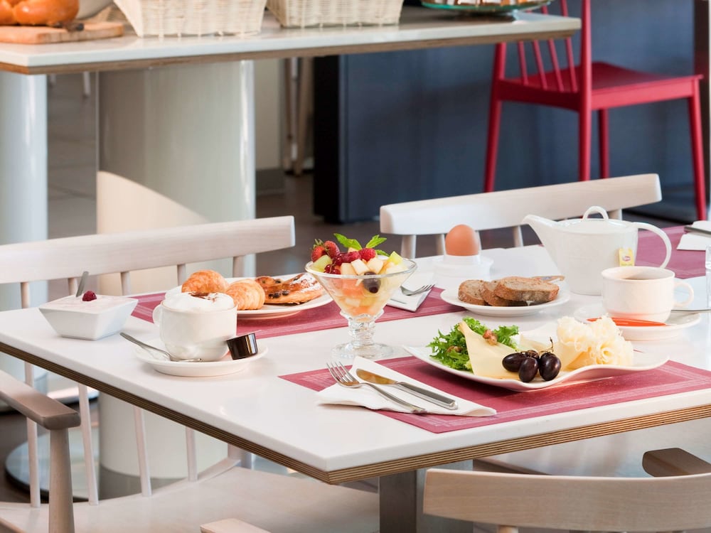 NOVOTEL LAUSANNE BUSSIGNY 54/75