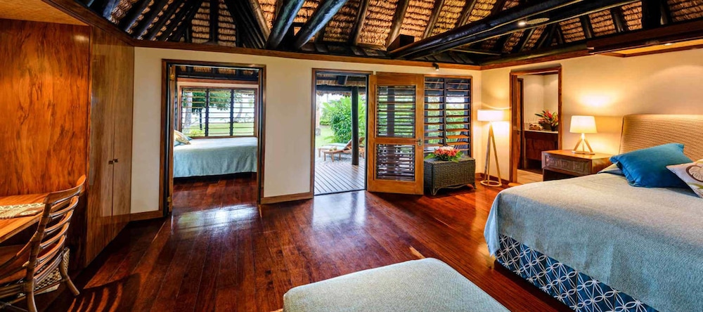 2 Bedrooms, Bure, King Bed, 3 Beds, Ocean Front