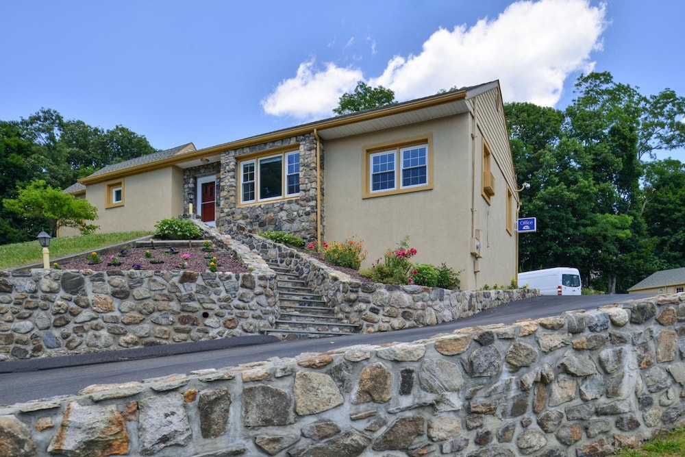 Golden Hill Inn Danbury 21/27
