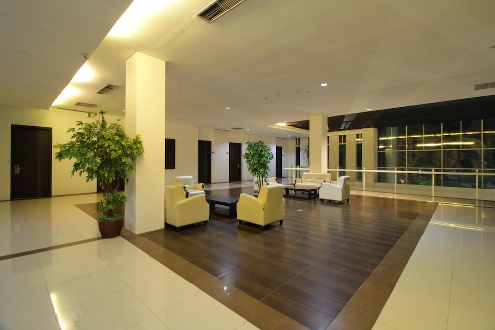 Megaland Hotel 43/53