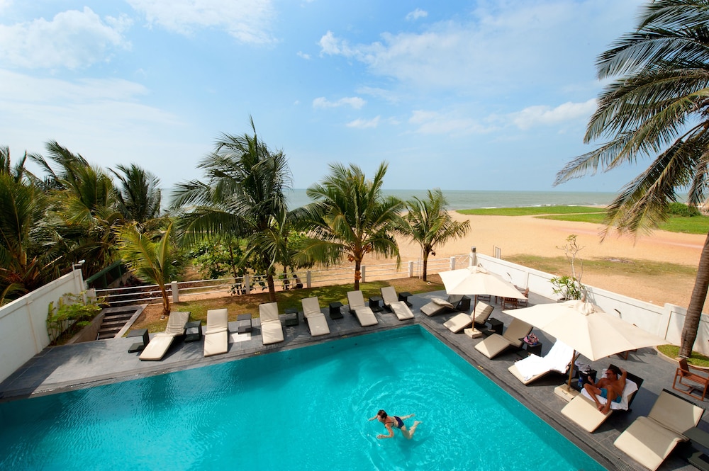 The Beach - All Suite Hotel 44/50
