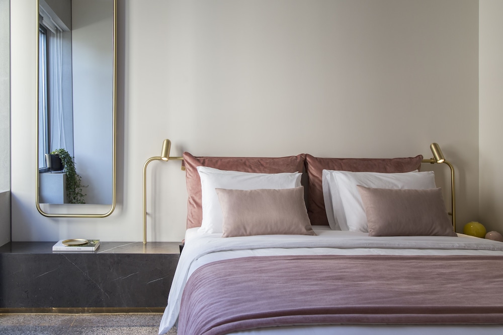Perianth Hotel 31/61