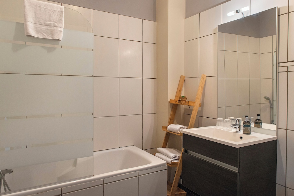 HOTEL LE SAINT CYR 41/41