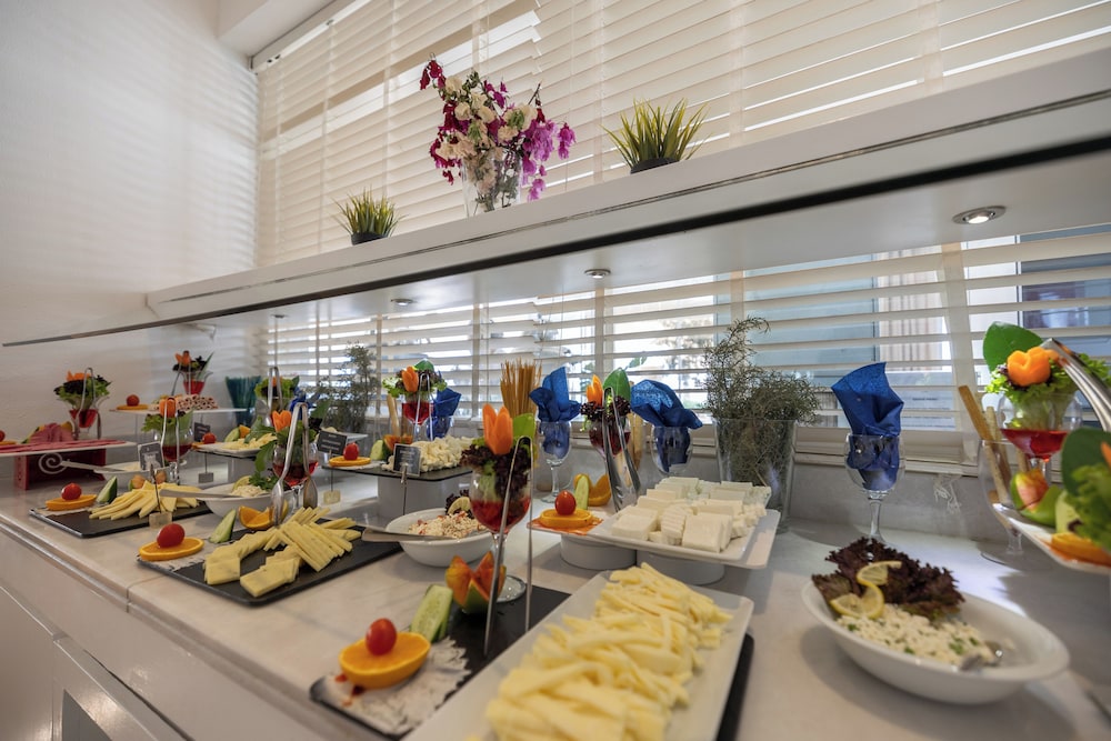 The Beachfront Hotel - Adults Only +16 30/49