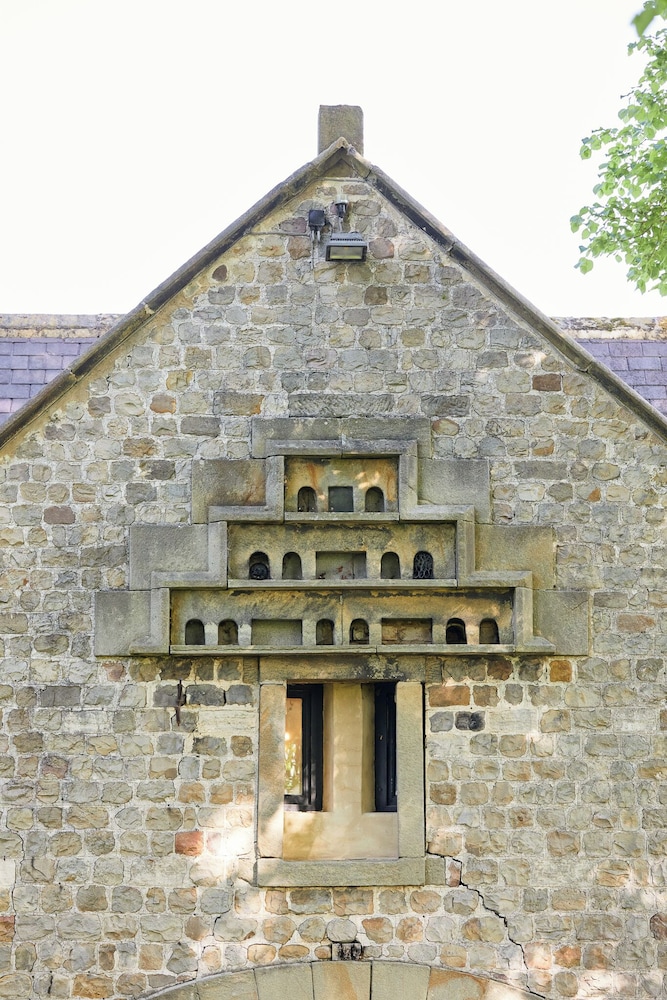 The Old Coach House 1/34