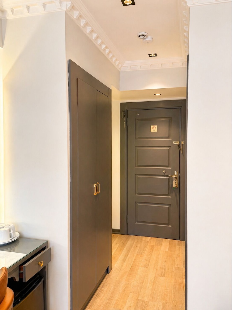 The Peraport Hotel 8/48