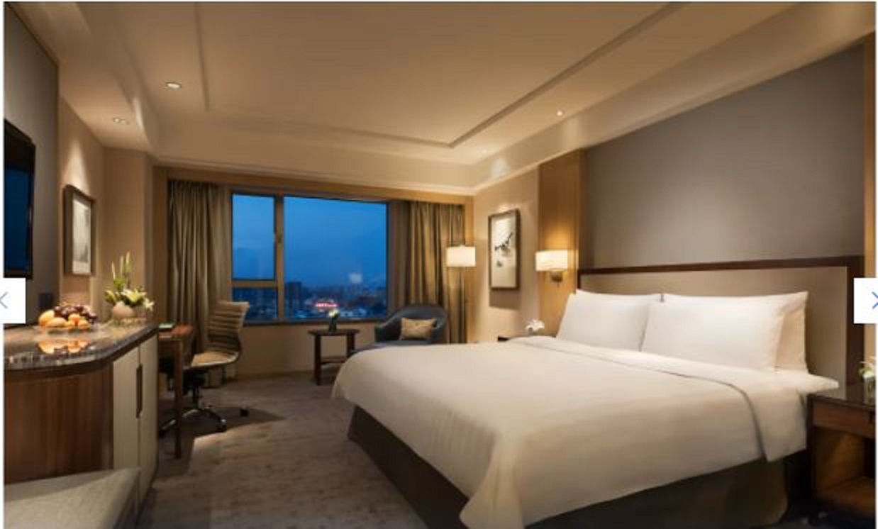 Club, King Bed