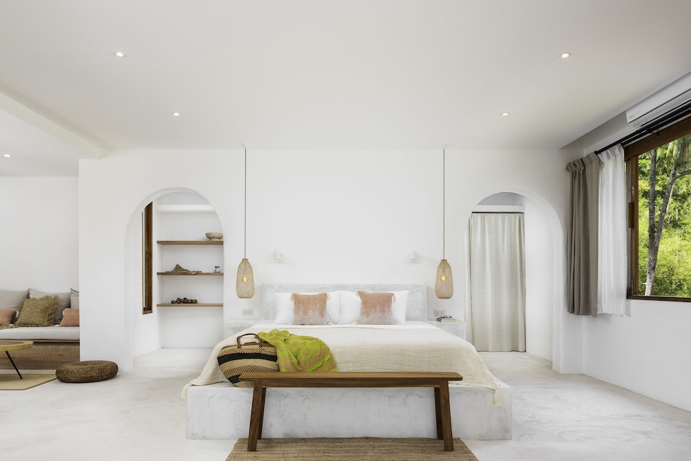 EXECUTIVE, SUITE, KING BED, GARDEN VIEW, BALCONY