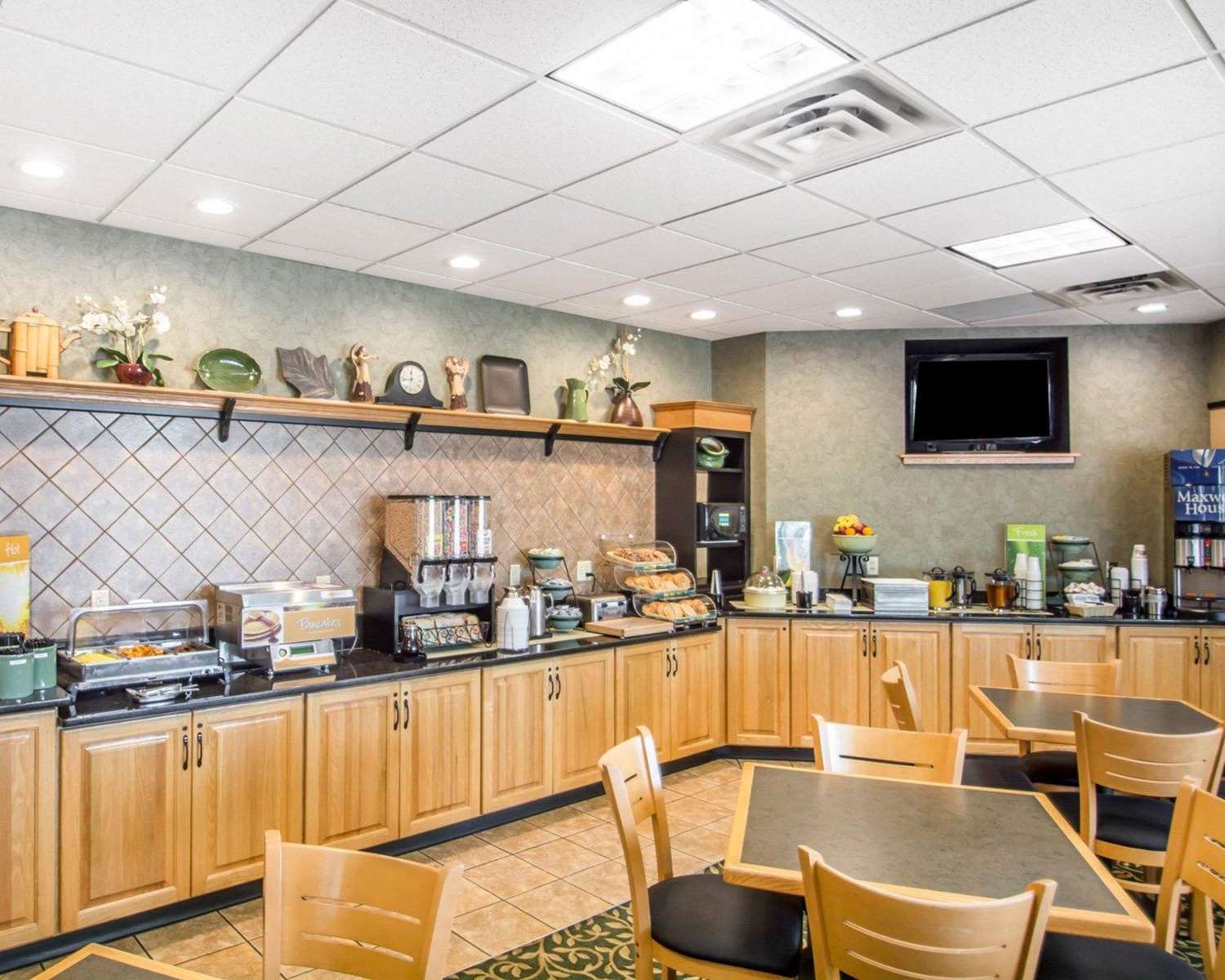 Quality Inn Geneseo 25/33