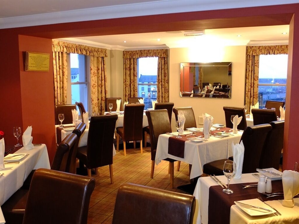 The Golden Lion Hotel 16/17