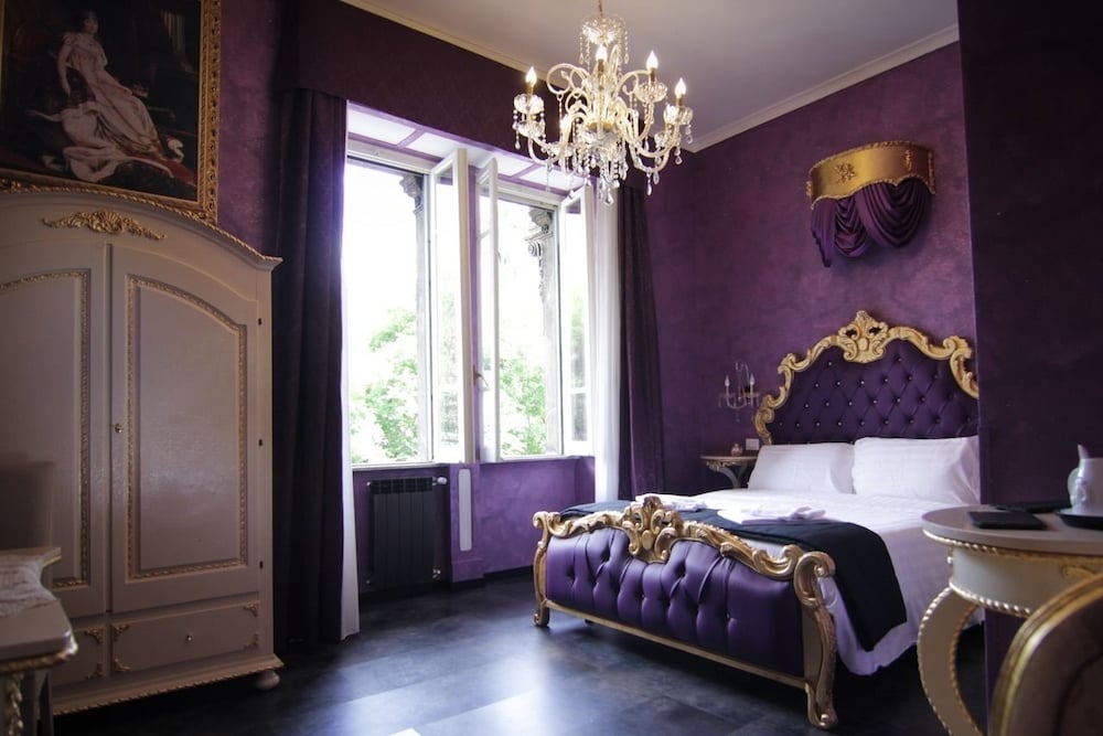 Pope's Suites 4/50