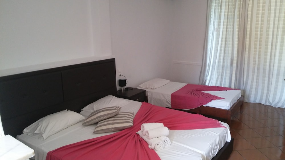 ROOM, TRIPLE, GARDEN VIEW