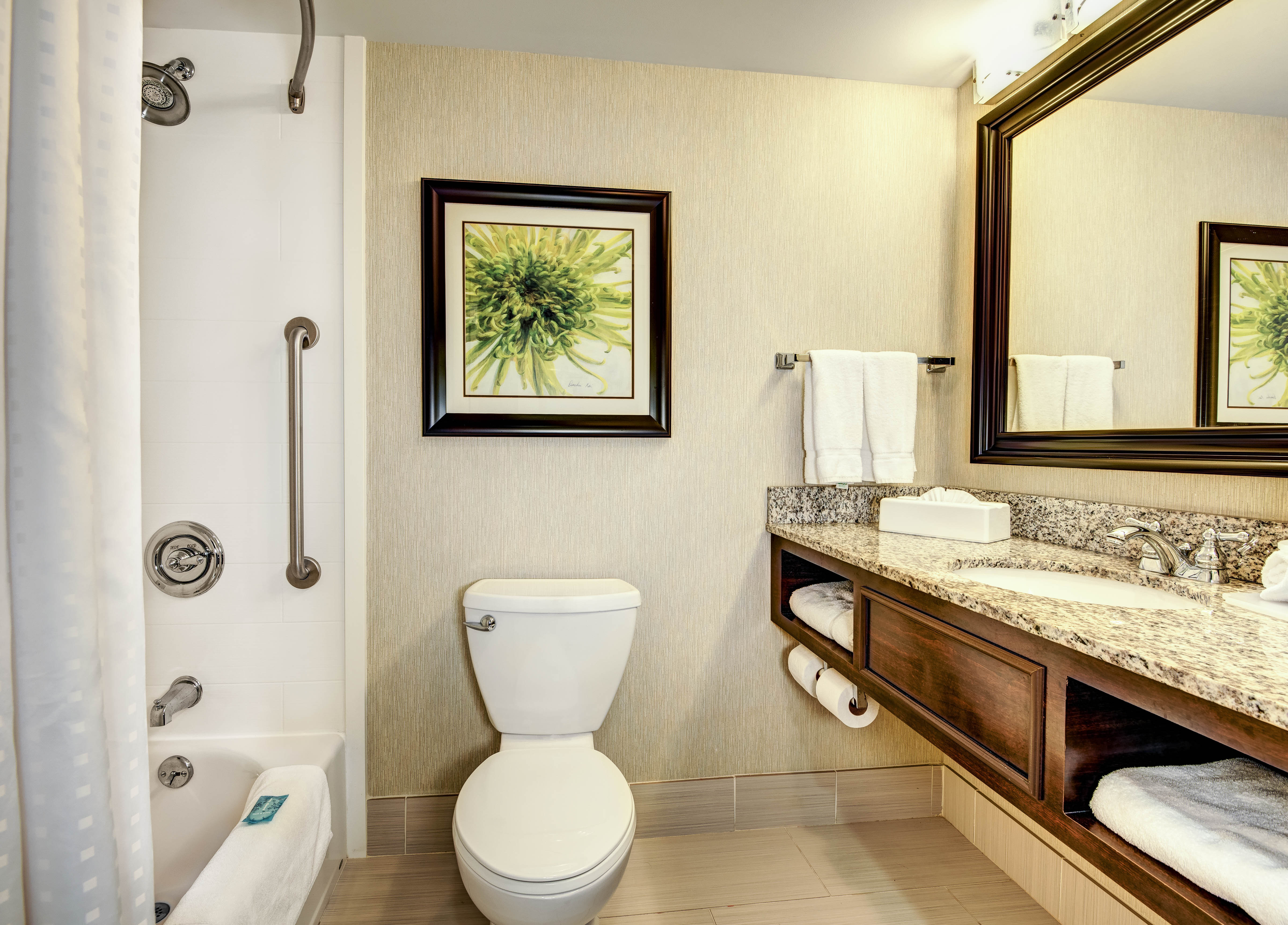 Holiday Inn Express Neptune 80/80