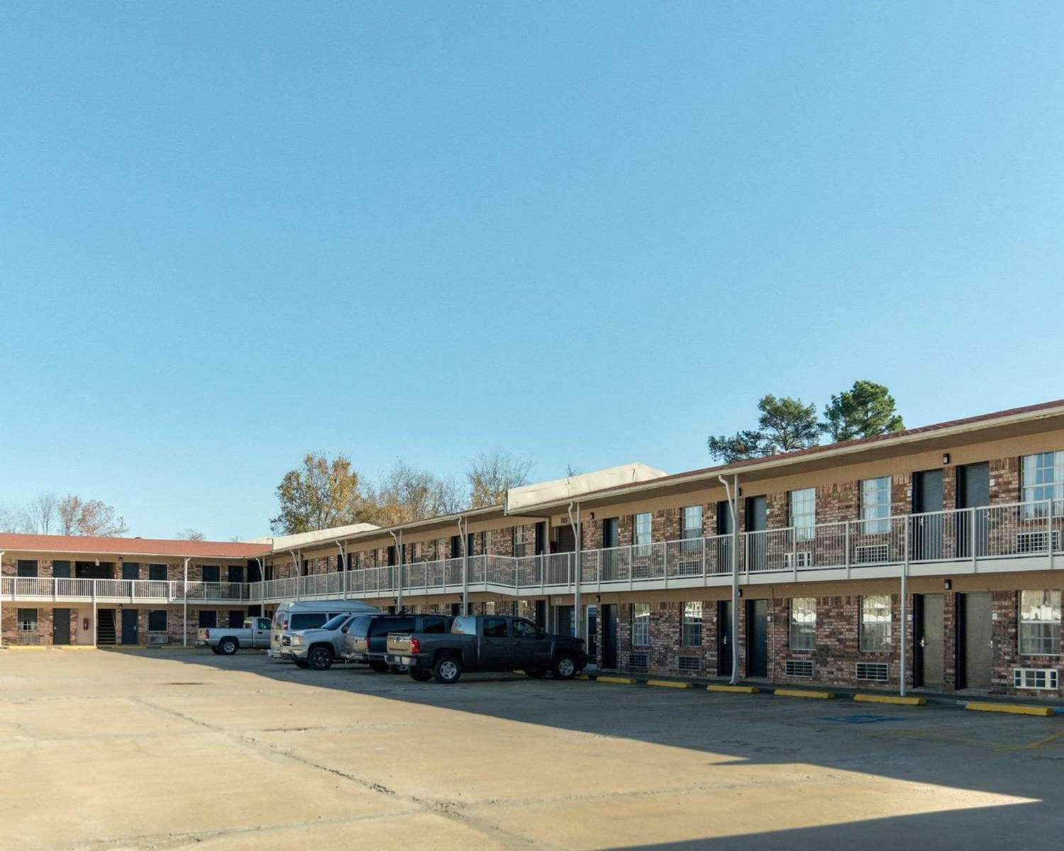 HomeStay Inn & Suites Russellville 32/33