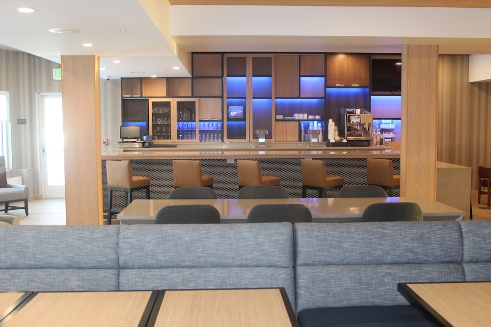 Hyatt Place Fairbanks 38/55