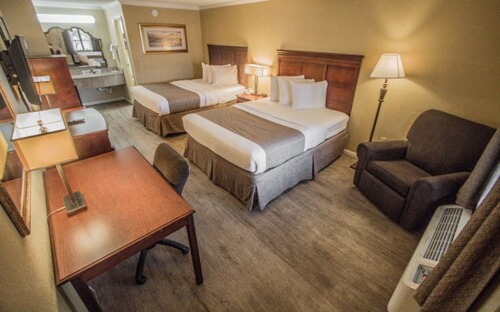 Days Inn By Wyndham Destin 25/40