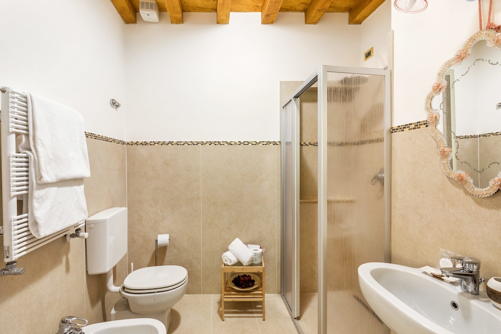 Luxury Venetian Rooms 34/39