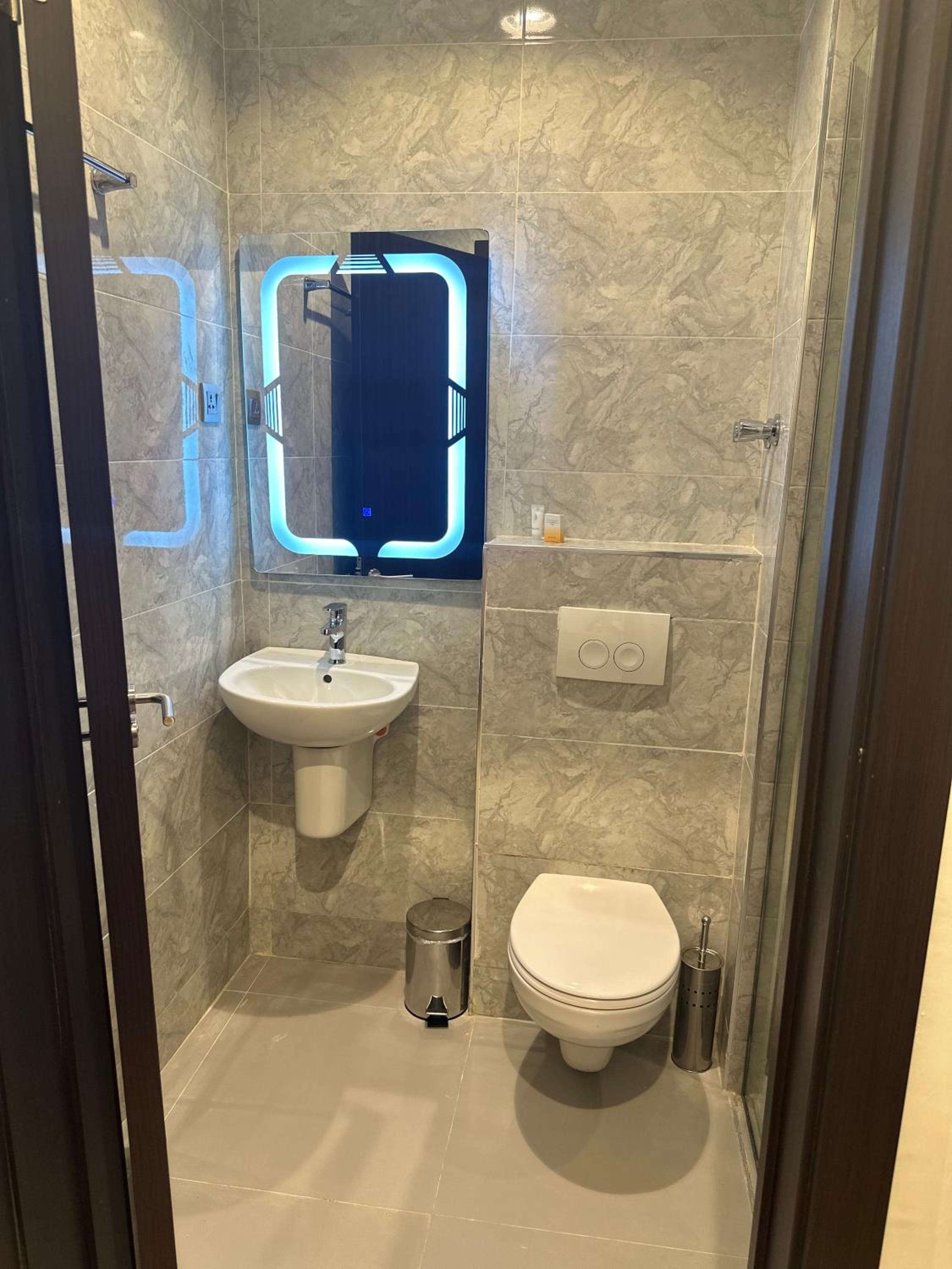 غرفة قياسية بسرير كوين، Hotelinn Oniru 4/5