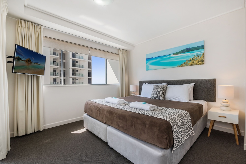 3 BEDROOMS, APARTMENT