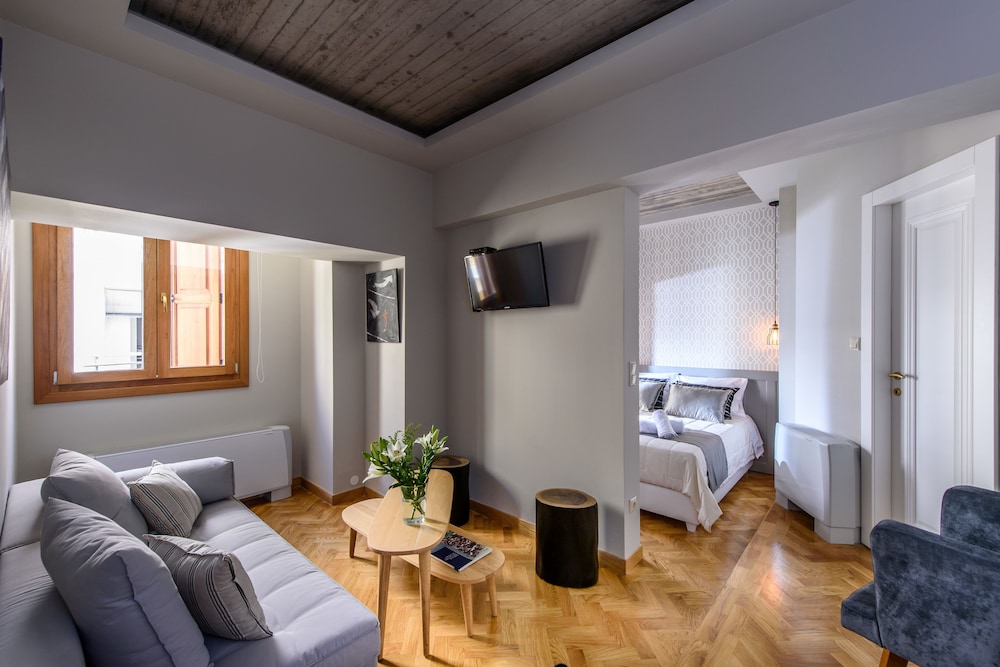 Candia Suites And Rooms 31/49