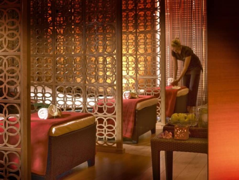 Castlecourt Hotel 52/54