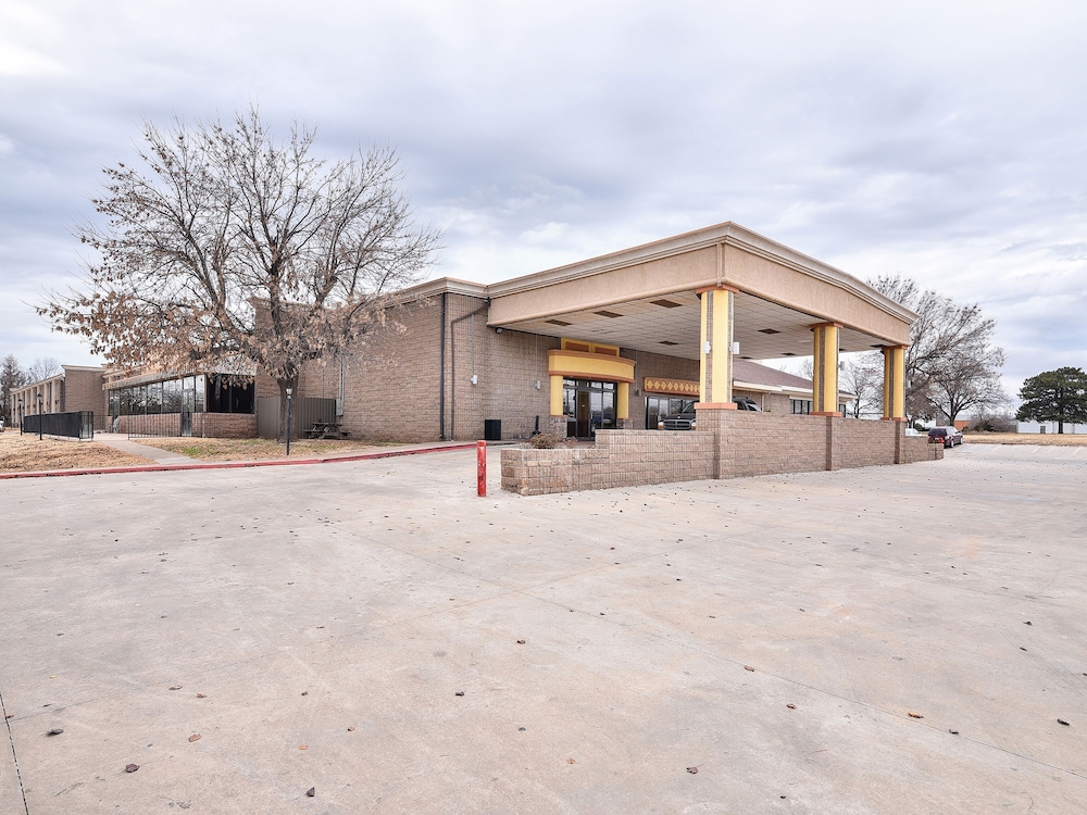 Travelodge by Wyndham Enid 32/40