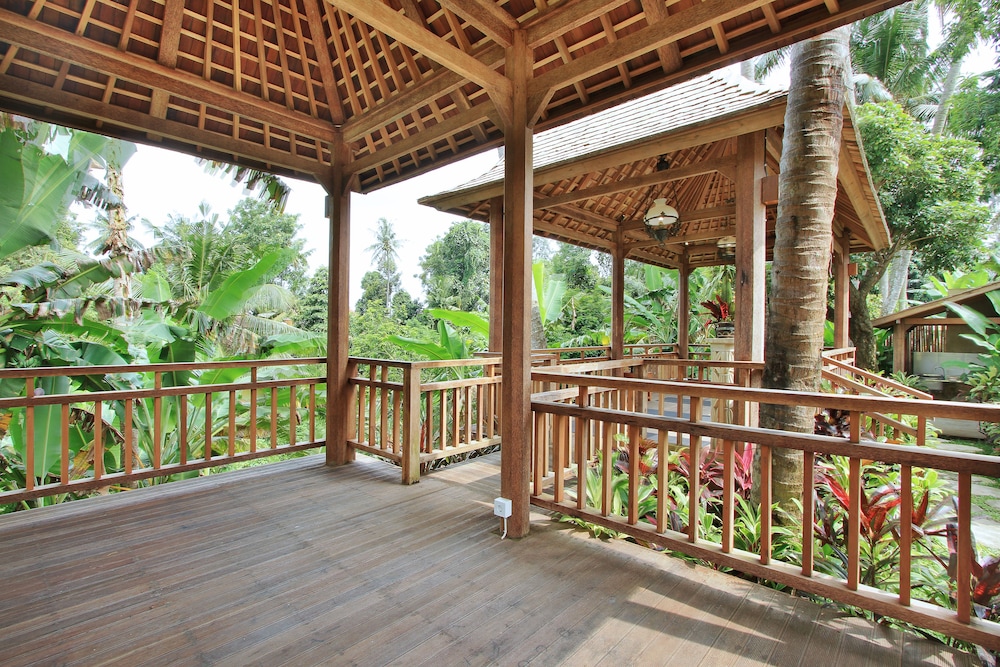Graha Sandat Villas by Pramana Villas 27/33
