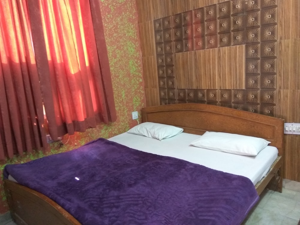 Hotel Ganga Kripa 19/37