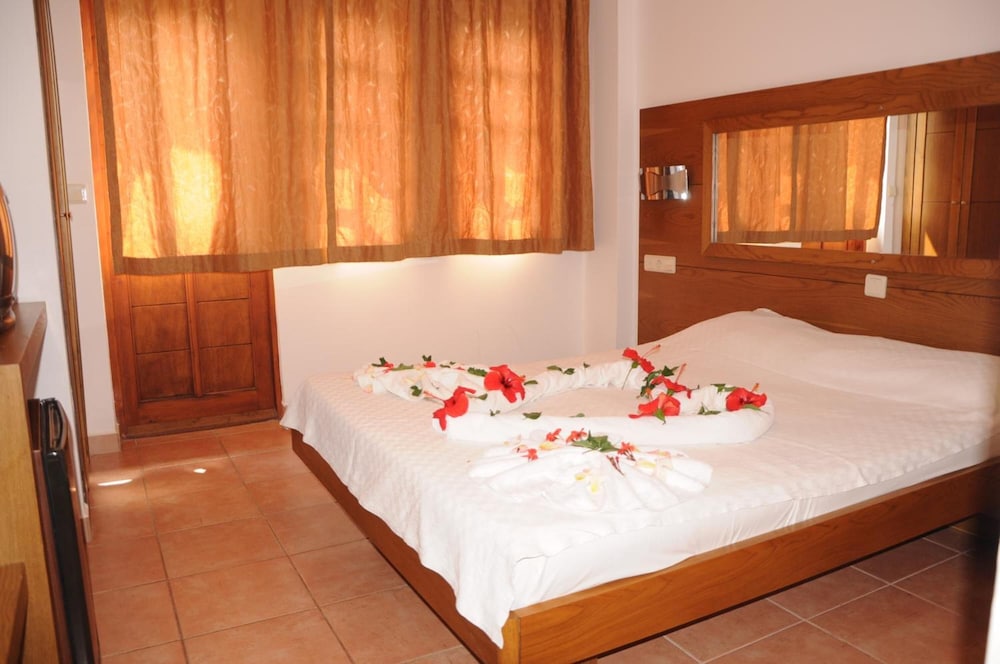 Pink Palace Hotel 30/69