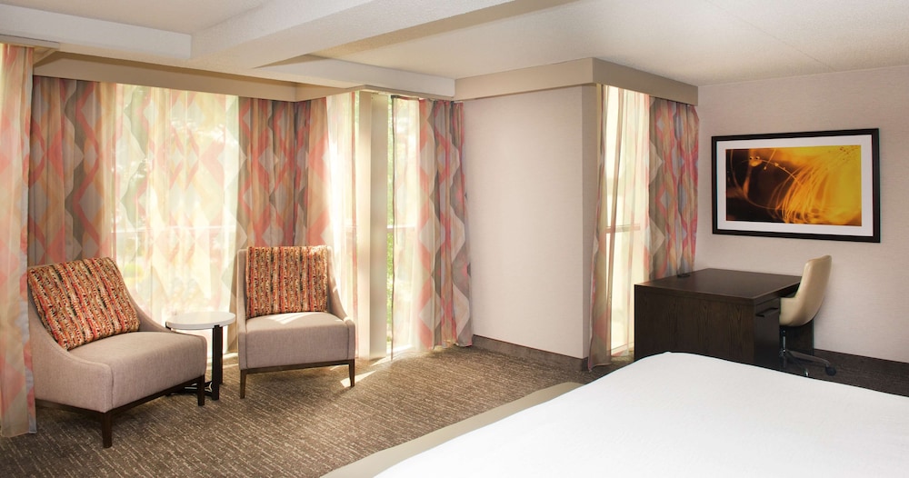 Embassy Suites by Hilton Cincinnati Northeast Blue Ash 15/54