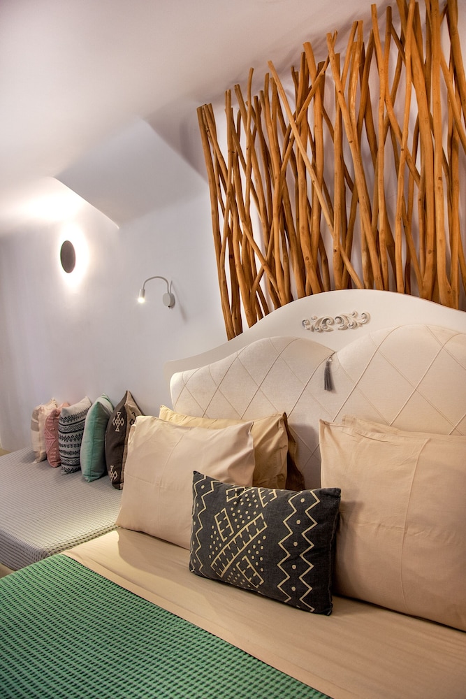 Aegean Blue Suites 56/99