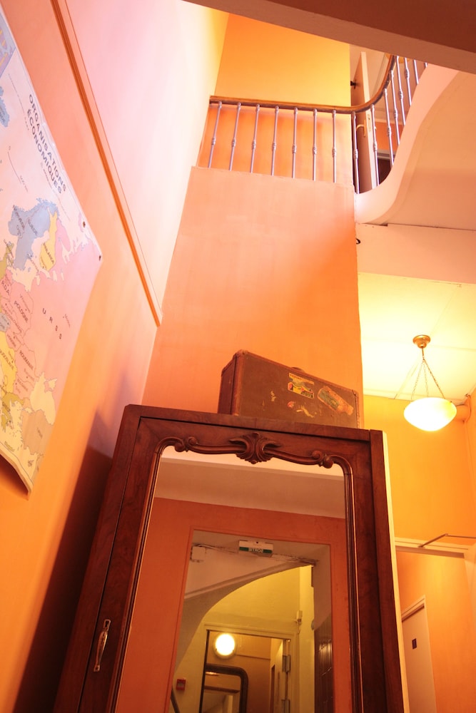 Hotel Des Arts 48/50