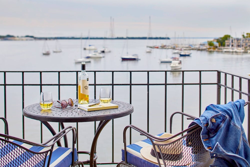 Annapolis Waterfront Hotel Autograph Collection 43/56